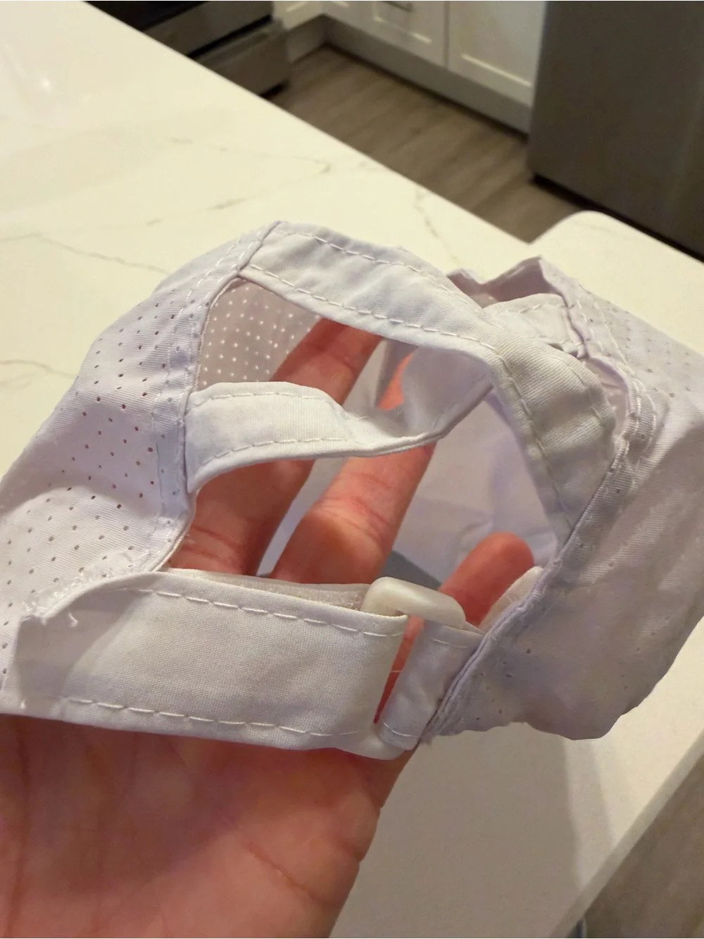 NWOT Unbranded Women’s White Ponytail Velcro Baseball Cap